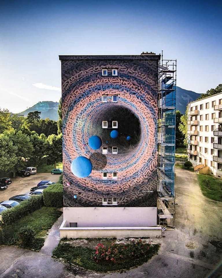 3d street art by Inna Jeleascova aka Izzy Izvne in Grenoble, France.